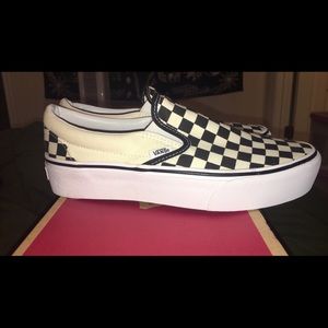 VANS OFF THE WALL (size 9) slide on shoes